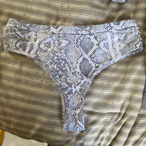 Snakeskin shein bikini set - Picture 2 of 3